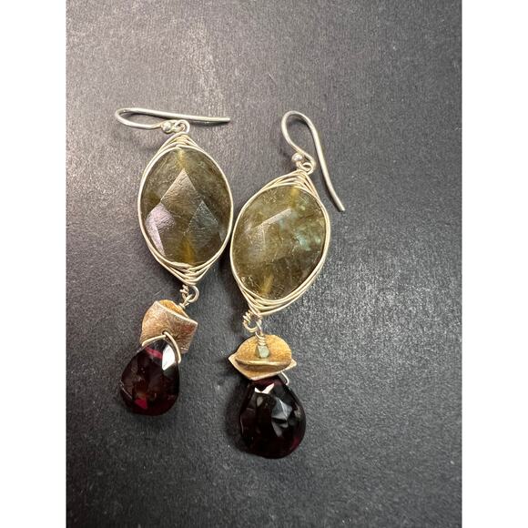 Labradorite and rhodolite garnet sterling silver dangle earrings - Picture 1 of 13